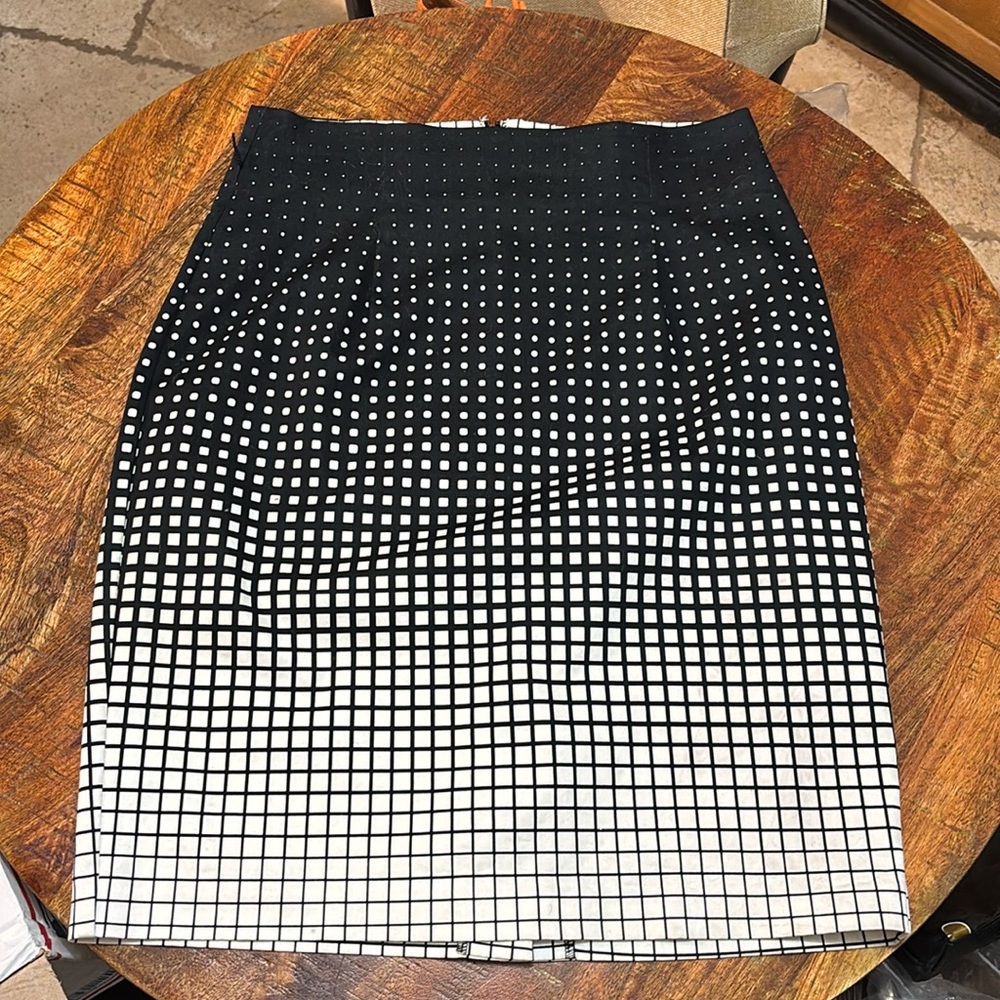 Worthington Black and White Patterned Pencil Skirt